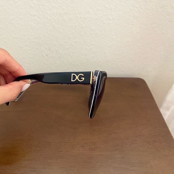 Like new Dolce & Gabbana shades - Picture 2 of 6